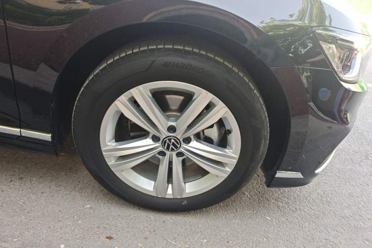 Used Volkswagen Magotan 2025 Zhongxiang Version 280TSI DSG Comfort Edition Right Front Wheel Hub