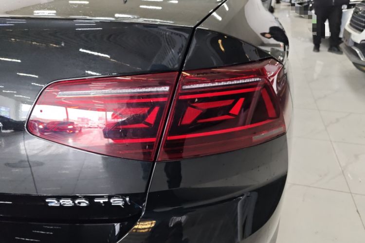 Used Volkswagen Magotan 2025 Zhongxiang Version 280TSI DSG Comfort Edition Right Rear Taillight