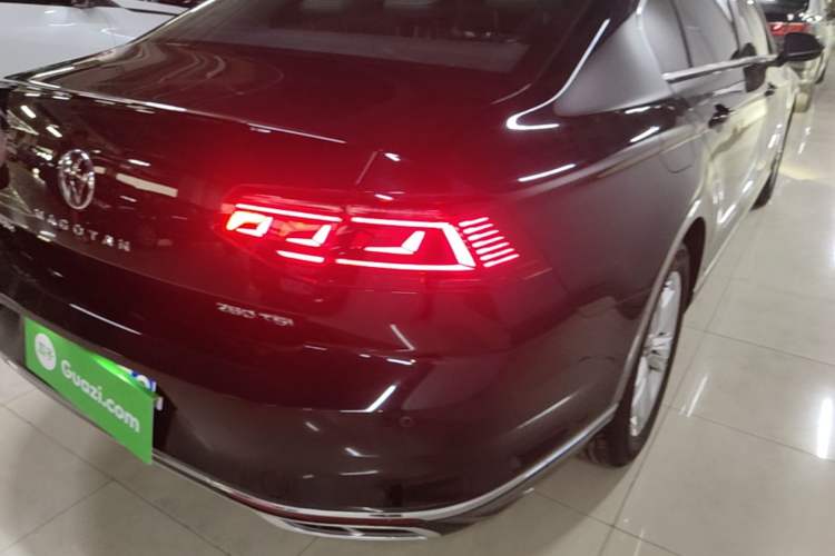 Used Volkswagen Magotan 2025 Zhongxiang Version 280TSI DSG Comfort Edition Right Rear Taillight