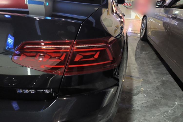 Used Volkswagen Magotan 2025 Zhongxiang Version 330TSI DSG Luxury Edition Right Rear Taillight
