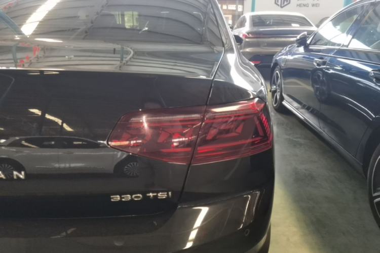 Used Volkswagen Magotan 2025 Revised Version Zhongxiang Edition 330TSI DSG Luxury Trim Right Rear Taillight