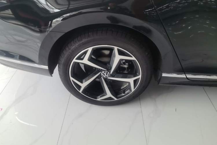 Used Volkswagen Magotan 2025 Revised Version Zhongxiang Edition 280TSI DSG Luxury Trim Right Rear Wheel Hub