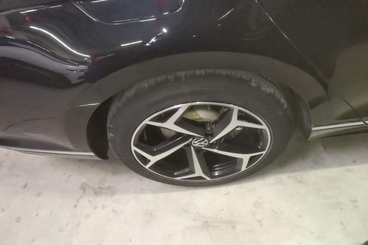 Used Volkswagen Magotan 2025 Zhongxiang Version 330TSI DSG Luxury Edition Right Rear Wheel Hub
