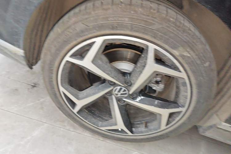 Used Volkswagen Magotan 2025 Revised Version 2 Zhongxiang Edition 330TSI DSG Luxury Trim Right Rear Wheel Hub