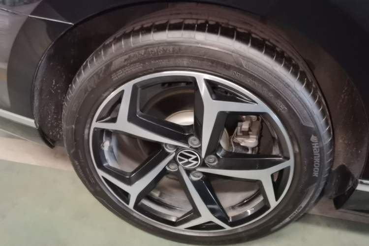 Used Volkswagen Magotan 2025 Revised Version Zhongxiang Edition 330TSI DSG Luxury Trim Right Rear Wheel Hub