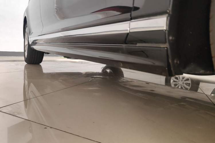 Used Volkswagen Magotan 2025 Zhongxiang Version 280TSI DSG Comfort Edition Right Side Sill