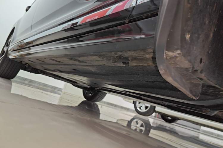 Used Volkswagen Magotan 2025 Revised Version 2 Zhongxiang Edition 330TSI DSG Luxury Trim Right Side Sill