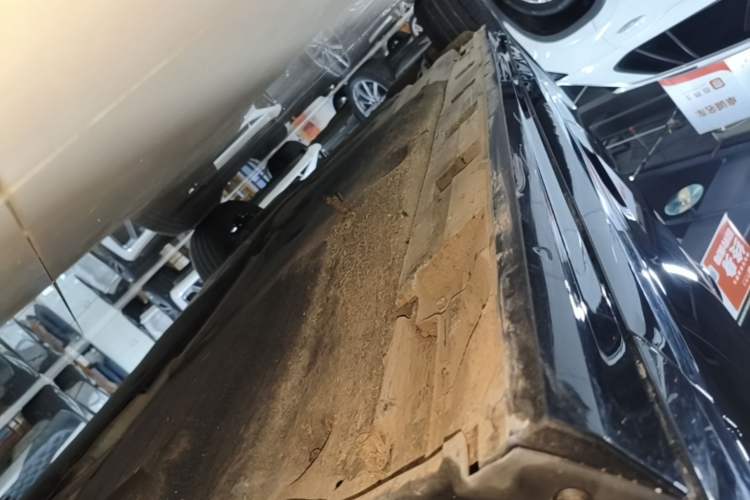 Used Volkswagen Magotan 2025 Revised Version Zhongxiang Edition 330TSI DSG Luxury Trim Right Side Sill