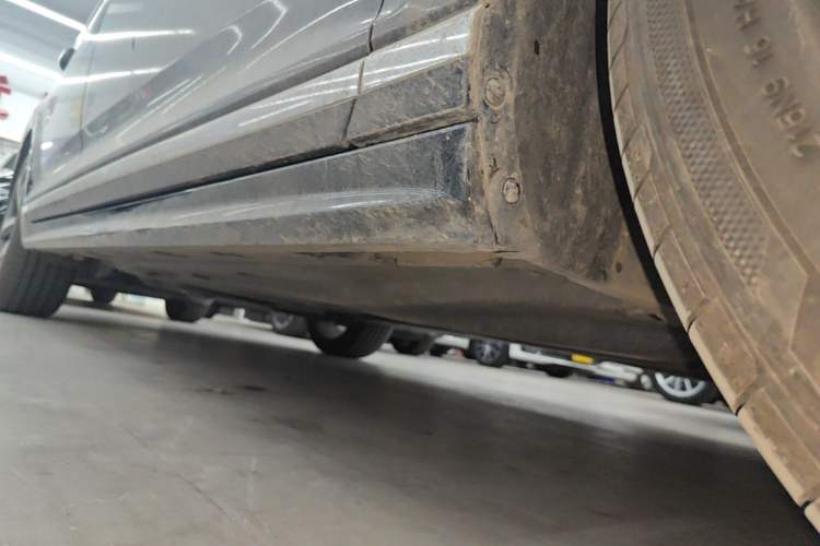 Used Volkswagen Magotan 2025 Revised Version 2 Zhongxiang Edition 330TSI DSG Luxury Trim Right Side Sill