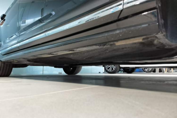 Used Volkswagen Magotan 2025 Revised Version Zhongxiang Edition 280TSI DSG Luxury Trim Right Side Sill