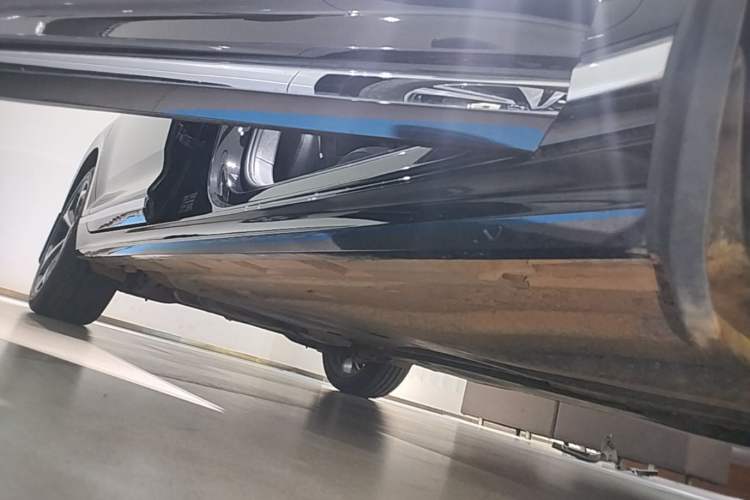 Used Volkswagen Magotan 2025 Revised Version 2 Zhongxiang Edition 330TSI DSG Luxury Trim Right Side Sill