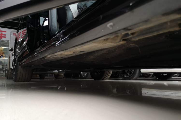 Used Volkswagen Magotan 2025 Revised Version Zhongxiang Edition 330TSI DSG Luxury Trim Right Side Sill