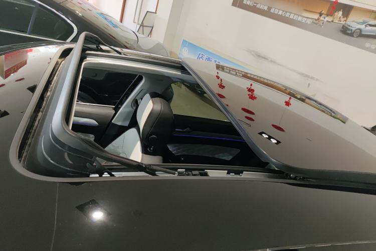 Used Volkswagen Magotan 2025 Revised Version 2 Zhongxiang Edition 330TSI DSG Luxury Trim Roof