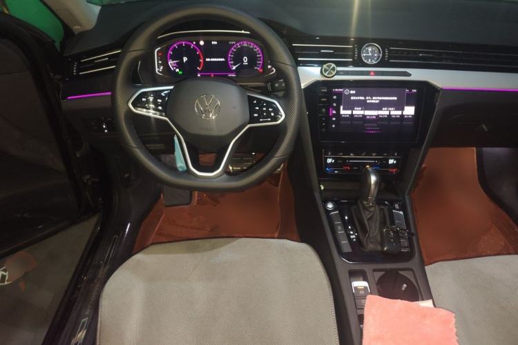 Used Volkswagen Magotan 2025 Zhongxiang Version 330TSI DSG Luxury Edition Steering Wheel