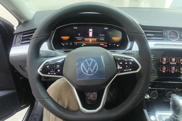 Used Volkswagen Magotan 2025 Zhongxiang Version 280TSI DSG Comfort Edition Steering Wheel