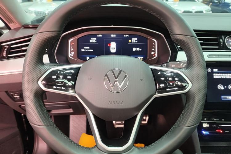 Used Volkswagen Magotan 2025 Revised Version Zhongxiang Edition 330TSI DSG Luxury Trim Steering Wheel