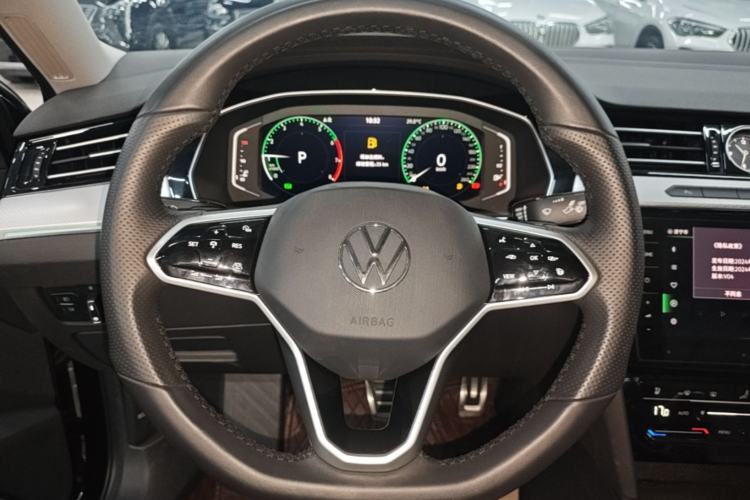Used Volkswagen Magotan 2025 Zhongxiang Version 330TSI DSG Luxury Edition Steering Wheel