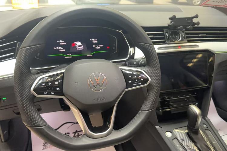 Used Volkswagen Magotan 2025 Zhongxiang Version 330TSI DSG Luxury Edition Steering Wheel