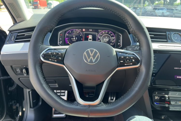 Used Volkswagen Magotan 2025 Revised Version Zhongxiang Edition 330TSI DSG Luxury Trim Steering Wheel