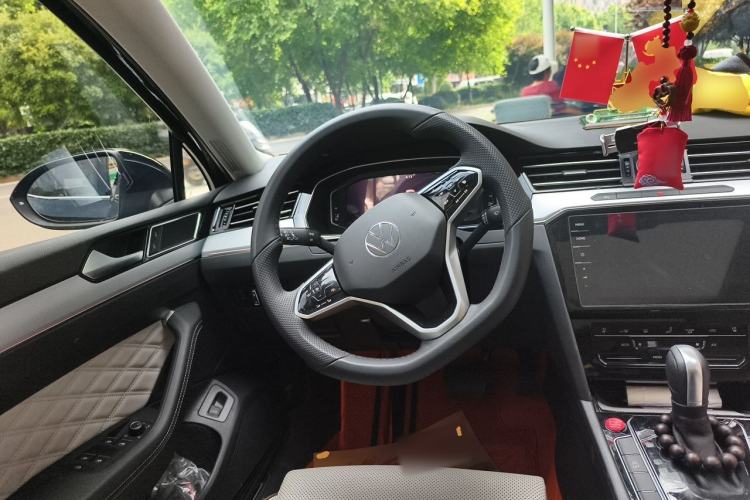 Used Volkswagen Magotan 2025 Revised Version 2 Zhongxiang Edition 330TSI DSG Luxury Trim Steering Wheel