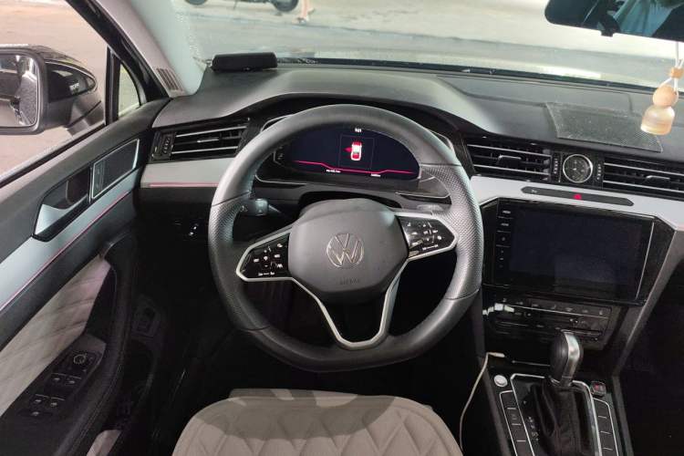 Used Volkswagen Magotan 2025 Revised Version 2 Zhongxiang Edition 330TSI DSG Luxury Trim Steering Wheel