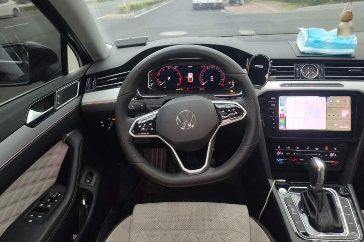 Used Volkswagen Magotan 2025 Revised Version 2 Zhongxiang Edition 330TSI DSG Luxury Trim Steering Wheel