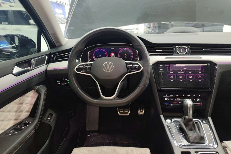 Used Volkswagen Magotan 2025 Zhongxiang Version 330TSI DSG Luxury Edition Steering Wheel