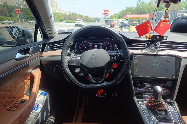 Used Volkswagen Magotan 2025 Zhongxiang Version 330TSI DSG Luxury Edition Steering Wheel