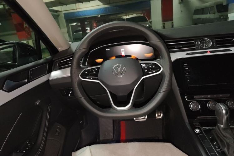Used Volkswagen Magotan 2025 Zhongxiang Version 280TSI DSG Comfort Edition Steering Wheel