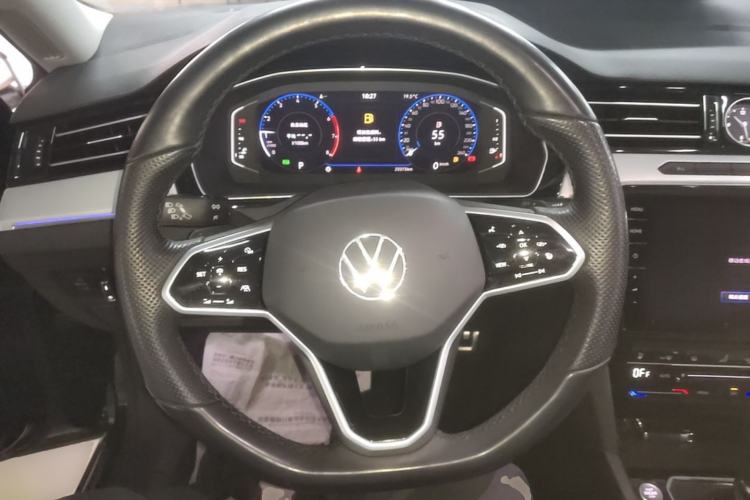 Used Volkswagen Magotan 2025 Zhongxiang Version 330TSI DSG Luxury Edition Steering Wheel