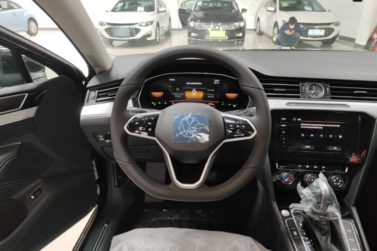 Used Volkswagen Magotan 2025 Zhongxiang Version 280TSI DSG Comfort Edition Steering Wheel