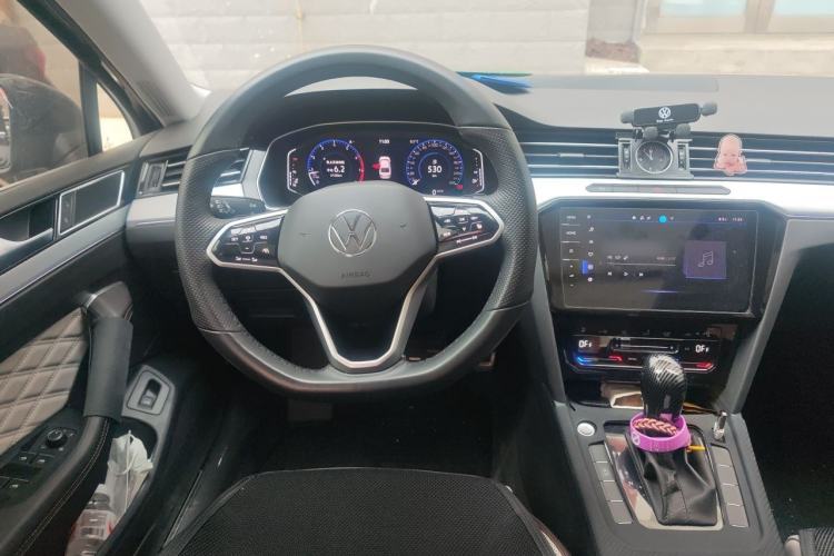 Used Volkswagen Magotan 2025 Zhongxiang Version 330TSI DSG Luxury Edition Steering Wheel