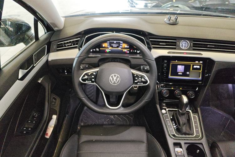 Used Volkswagen Magotan 2025 Zhongxiang Version 280TSI DSG Comfort Edition Steering Wheel