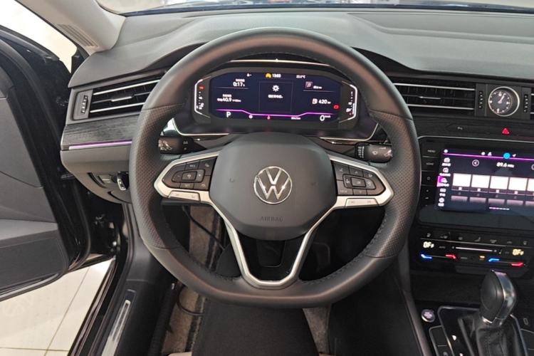Used Volkswagen Magotan 2025 Revised Version 2 Zhongxiang Edition 330TSI DSG Luxury Trim Steering Wheel