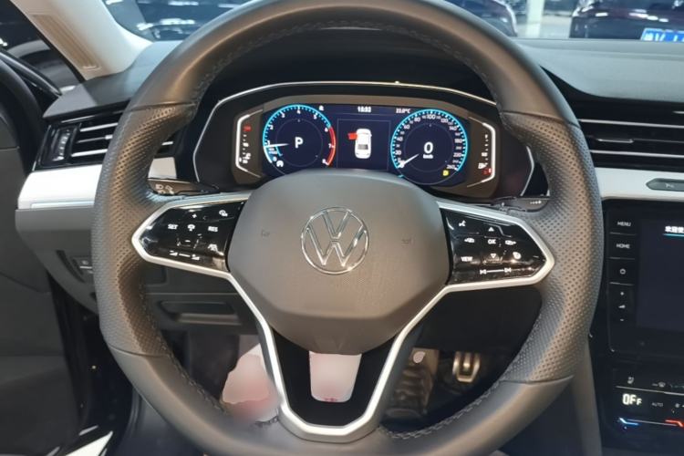 Used Volkswagen Magotan 2025 Revised Version Zhongxiang Edition 330TSI DSG Luxury Trim Steering Wheel