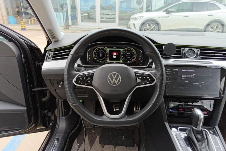 Used Volkswagen Magotan 2025 Zhongxiang Version 330TSI DSG Luxury Edition Steering Wheel