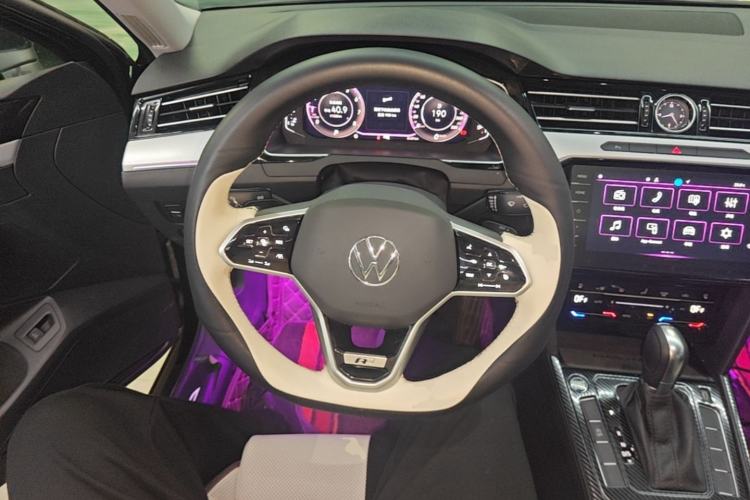 Used Volkswagen Magotan 2025 Revised Version 2 Zhongxiang Edition 330TSI DSG Luxury Trim Steering Wheel