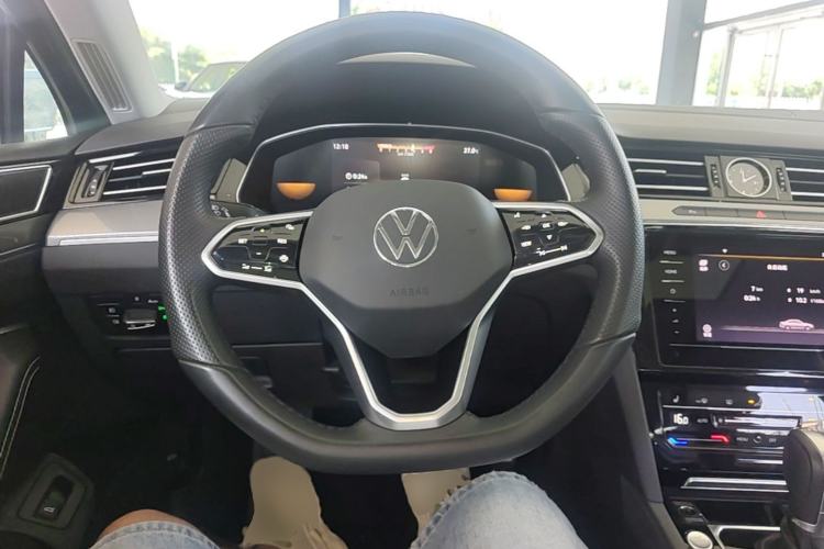 Used Volkswagen Magotan 2025 Revised Version Zhongxiang Edition 280TSI DSG Luxury Trim Steering Wheel