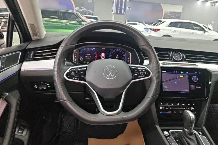 Used Volkswagen Magotan 2025 Zhongxiang Version 330TSI DSG Luxury Edition Steering Wheel