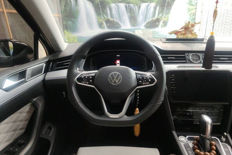 Used Volkswagen Magotan 2025 Zhongxiang Version 330TSI DSG Luxury Edition Steering Wheel