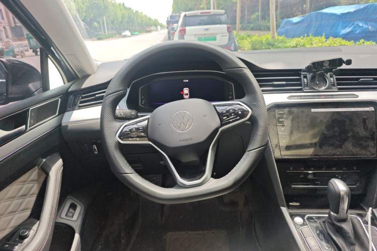 Used Volkswagen Magotan 2025 Revised Version 2 Zhongxiang Edition 330TSI DSG Luxury Trim Steering Wheel