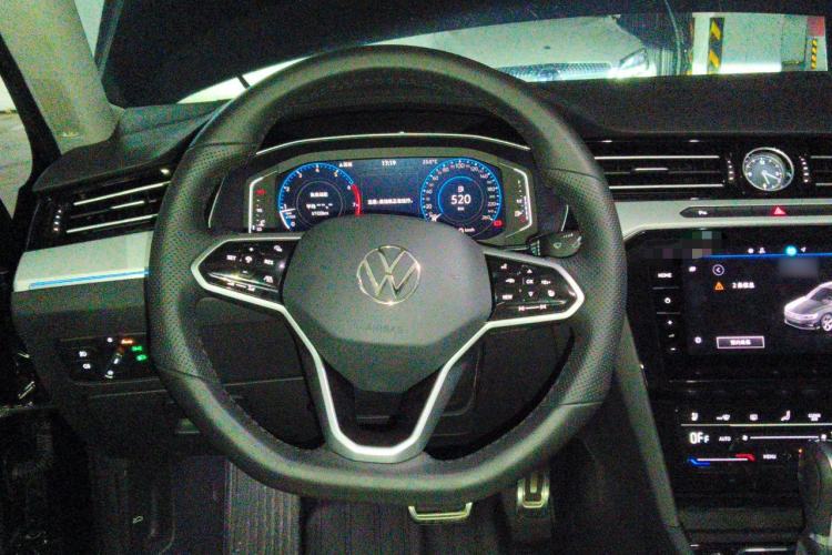 Used Volkswagen Magotan 2025 Revised Version Zhongxiang Edition 330TSI DSG Luxury Trim Steering Wheel