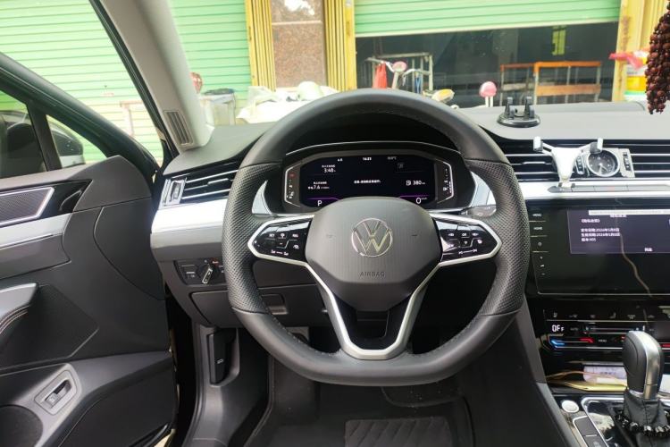 Used Volkswagen Magotan 2025 Revised Version 2 Zhongxiang Edition 330TSI DSG Luxury Trim Steering Wheel