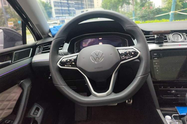 Used Volkswagen Magotan 2025 Zhongxiang Version 330TSI DSG Luxury Edition Steering Wheel