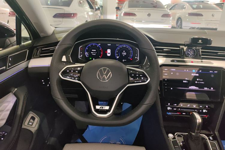 Used Volkswagen Magotan 2025 Revised Version 2 Zhongxiang Edition 330TSI DSG Luxury Trim Steering Wheel