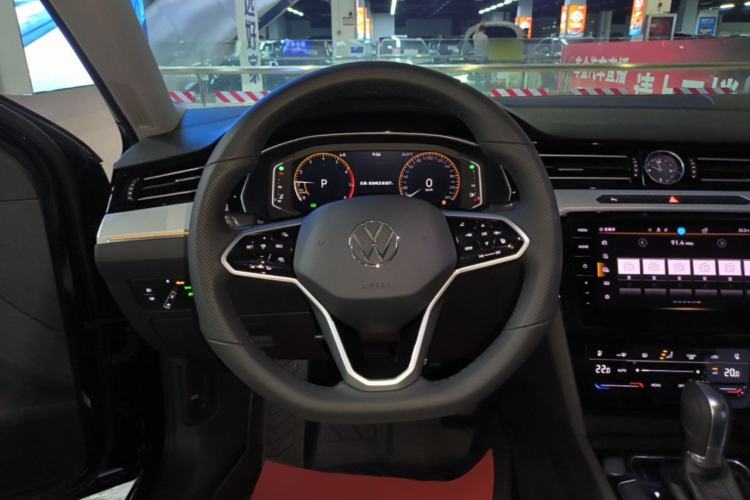 Used Volkswagen Magotan 2025 Zhongxiang Version 330TSI DSG Luxury Edition Steering Wheel