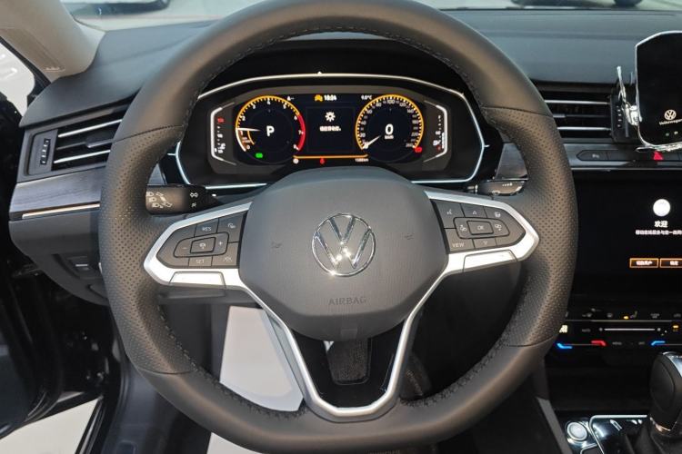 Used Volkswagen Magotan 2025 Revised Version 2 Zhongxiang Edition 330TSI DSG Luxury Trim Steering Wheel