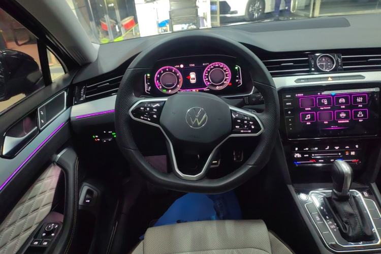 Used Volkswagen Magotan 2025 Zhongxiang Version 330TSI DSG Luxury Edition Steering Wheel