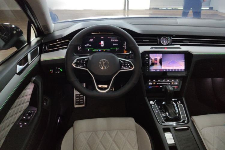 Used Volkswagen Magotan 2025 Revised Version 2 Zhongxiang Edition 330TSI DSG Luxury Trim Steering Wheel