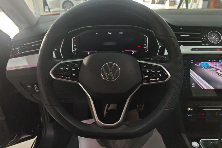 Used Volkswagen Magotan 2025 Revised Version Zhongxiang Edition 330TSI DSG Luxury Trim Steering Wheel